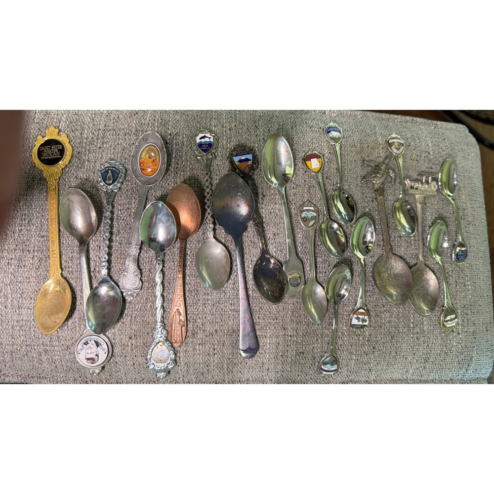 Vintage Souvenir Spoon Lot 18pc Vatican Japan Sea World Travel Collector Spoons